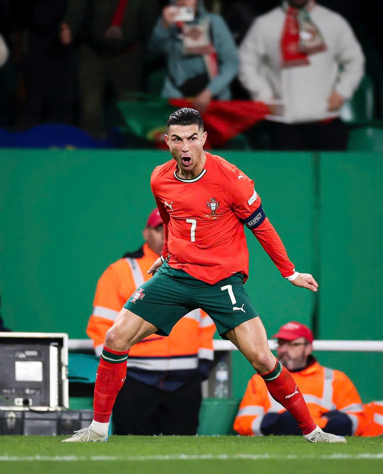 Cầu thủ Cristiano Ronaldo - Image 2