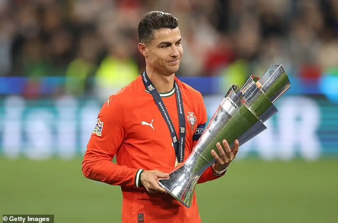 Cầu thủ Cristiano Ronaldo - Image 4