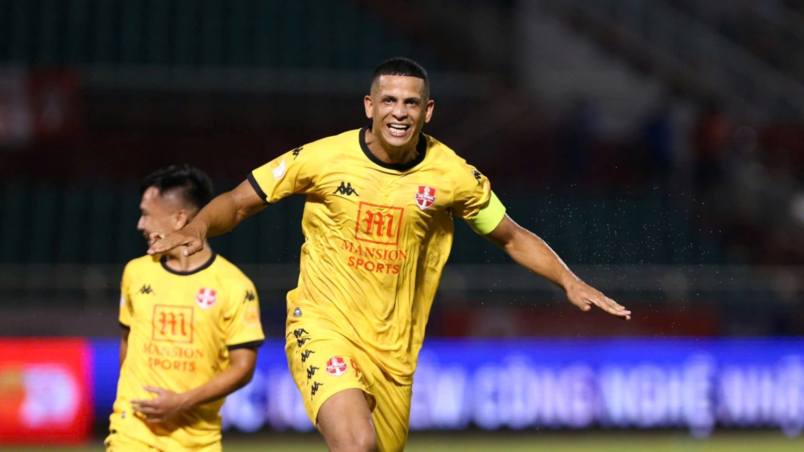 Cầu thủ Lucao - Image 4