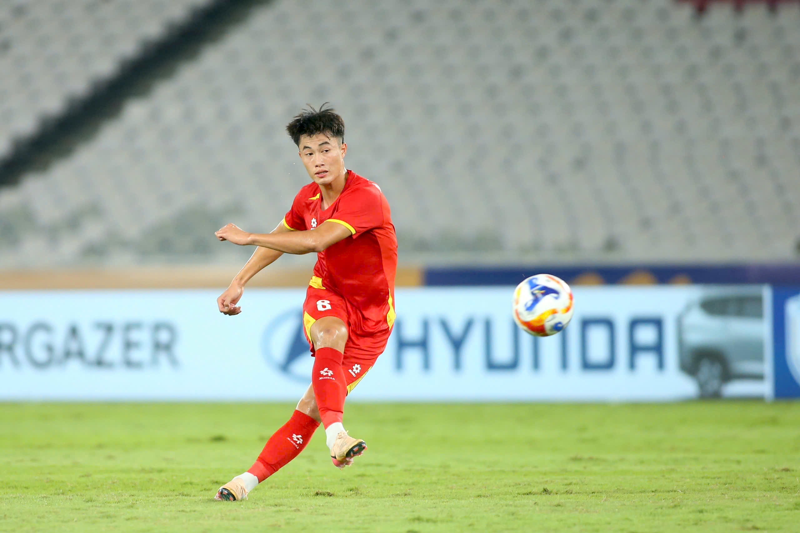 Cầu thủ Nguyễn Văn Trường - Image 4