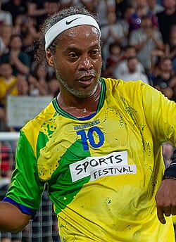 Cầu thủ Ronaldinho - Image 2