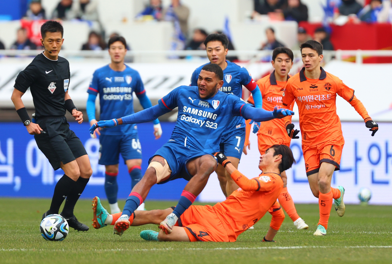 Suwon Samsung Bluewings FC - Image 2
